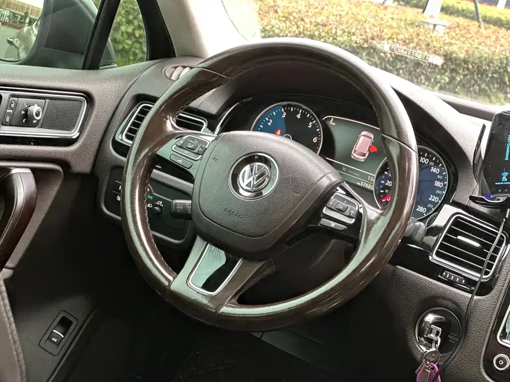 Volkswagen Touareg 2016 — фото 14