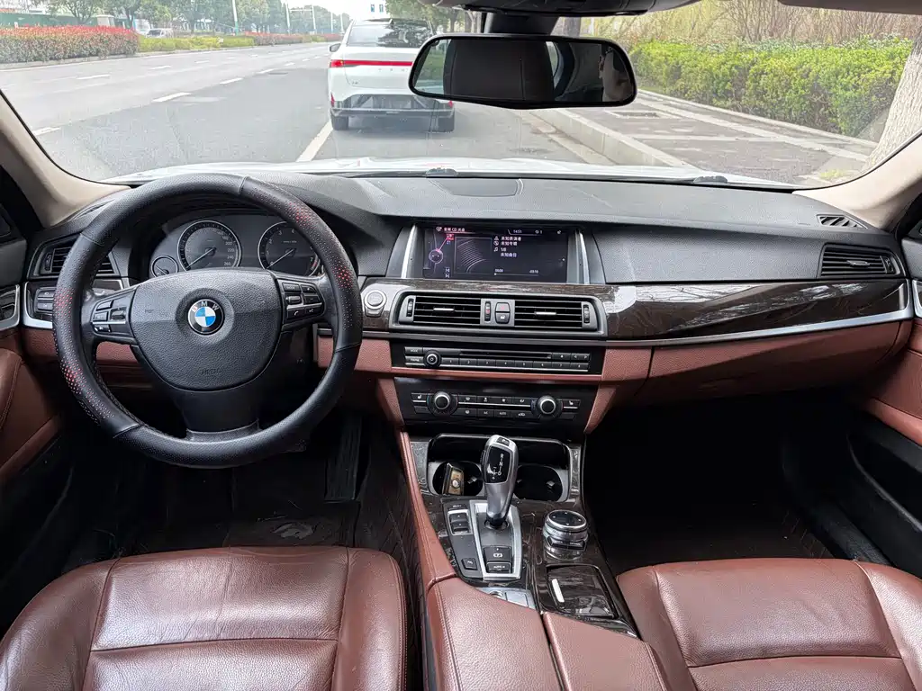 BMW 5 Series 2014 — фото 10