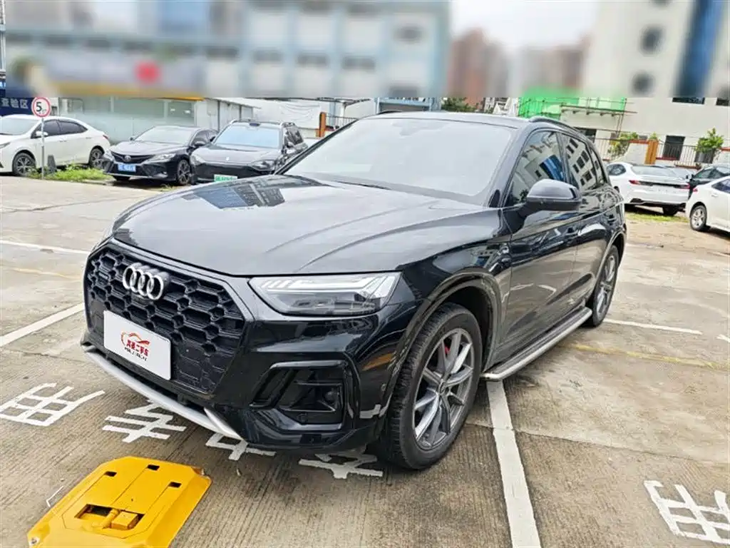 Audi Q5L 2022 — фото 1