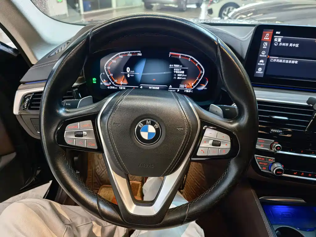 BMW 5 Series 2021 — фото 10
