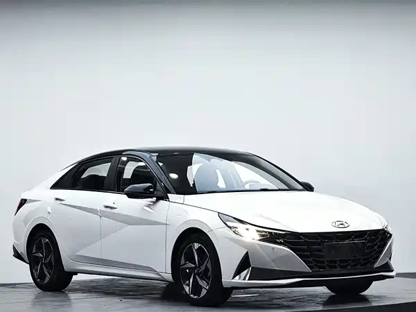 Hyundai Elantra 2022