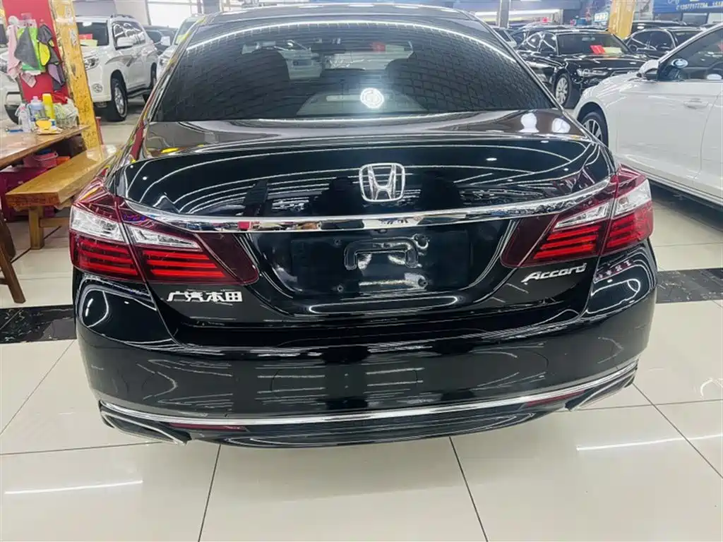 Honda Accord 2018 — фото 10