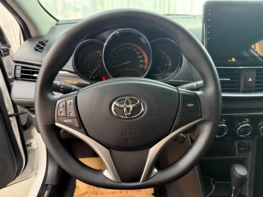 Toyota Yaris L 2022 — фото 14