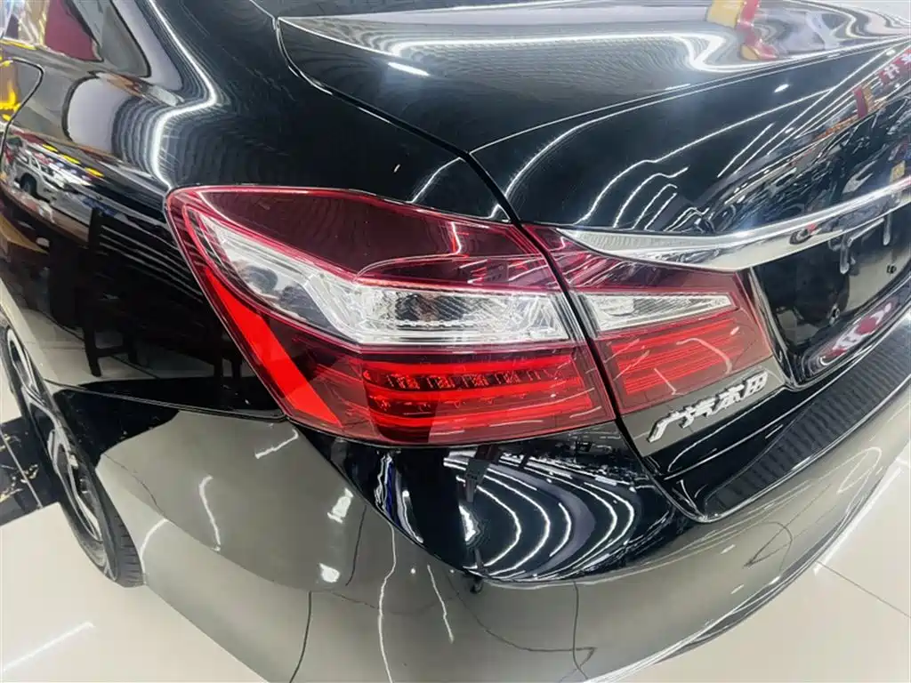 Honda Accord 2018 — фото 11