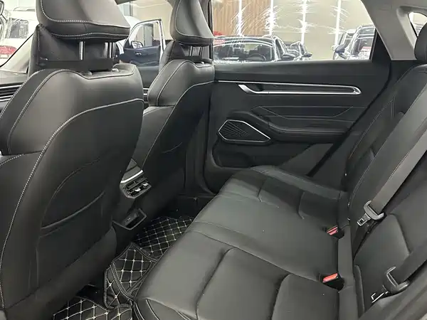 Geely Emgrand 2022