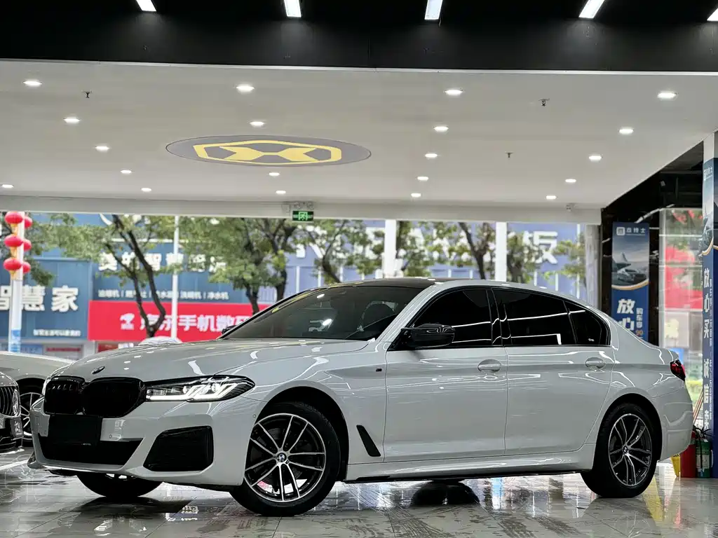 BMW 5 Series 2023 — фото 1