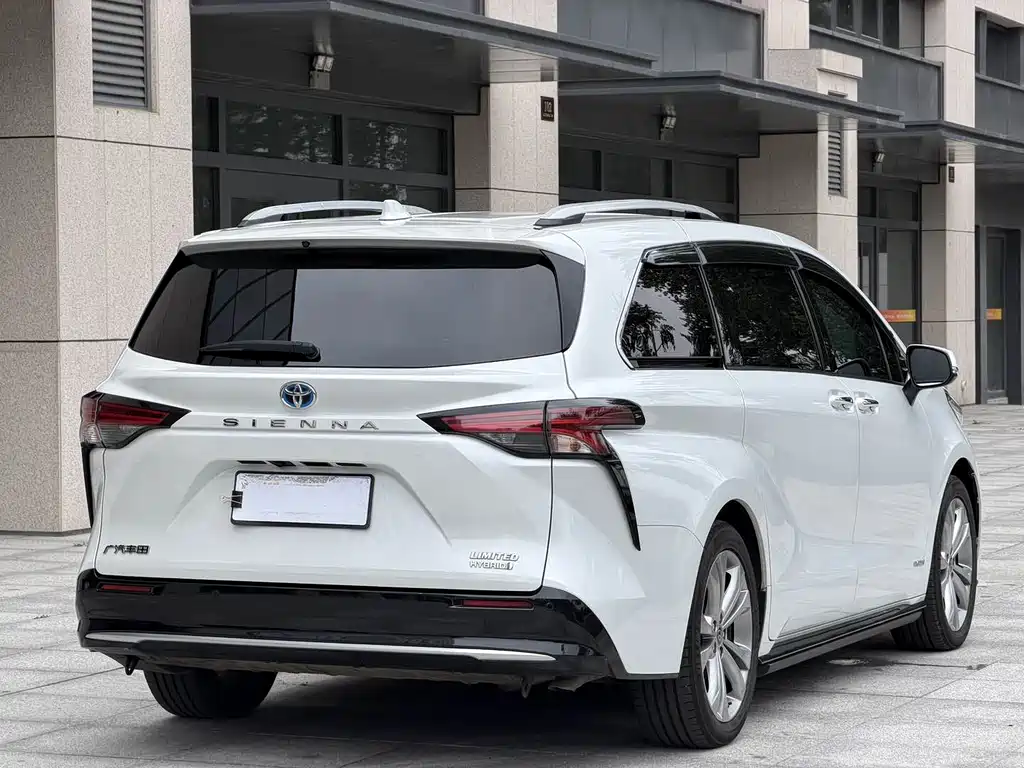 Toyota Sienna 2023 — фото 6
