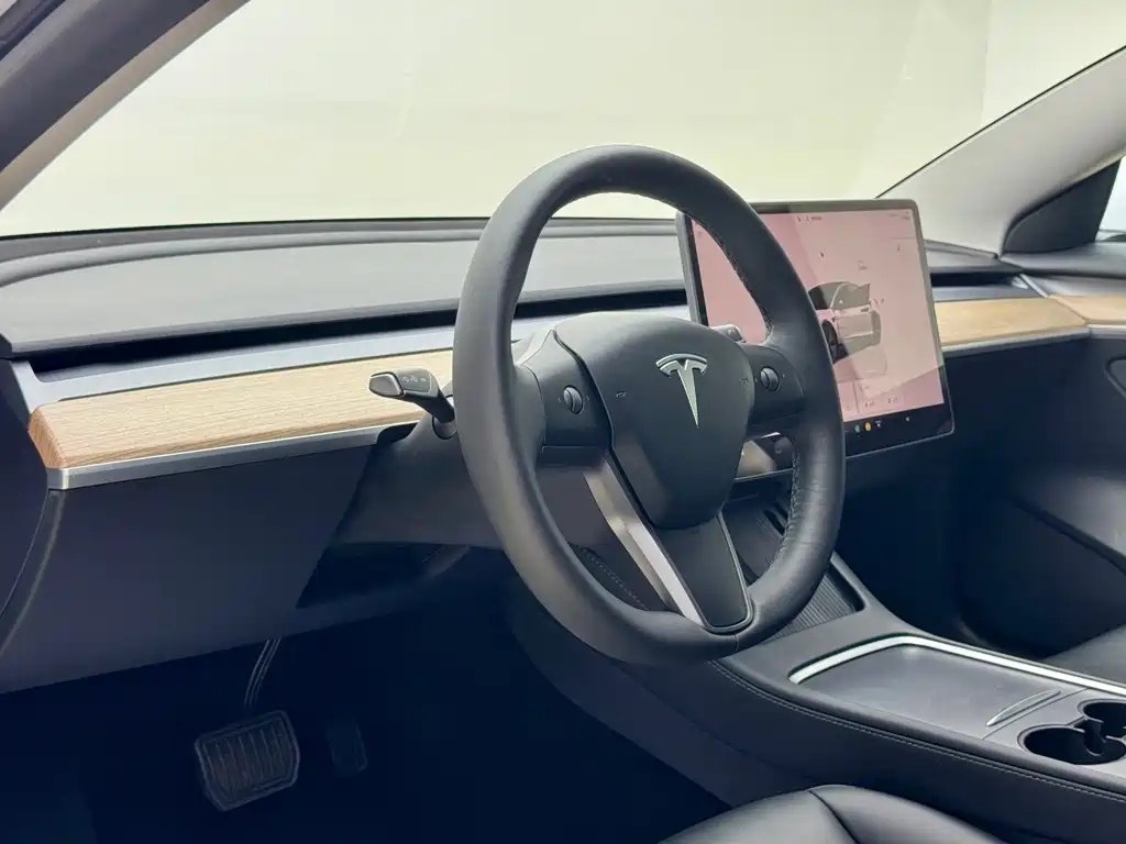 Tesla Model 3 2023 — фото 11