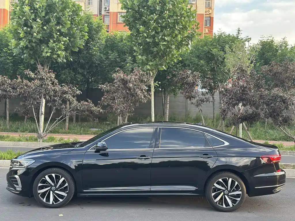 Volkswagen Passat 2023 — фото 21