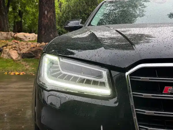 Audi A8 2011