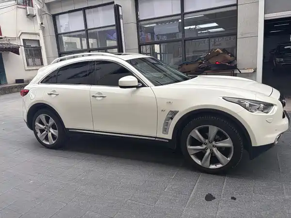 Infiniti QX70 2015