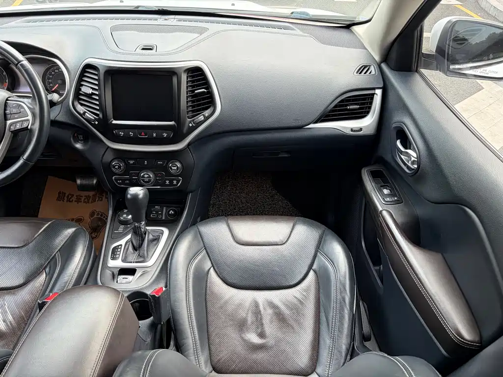 Jeep Cherokee 2014 — фото 17