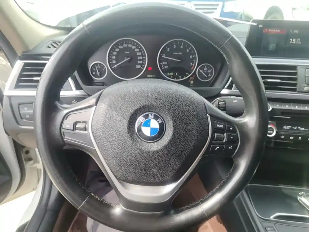 BMW 3 Series 2019 — фото 11