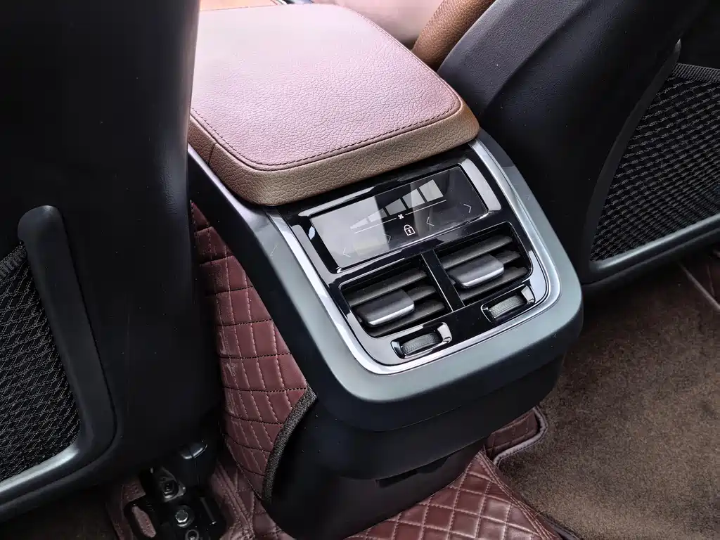 Volvo XC90 2020 — фото 9