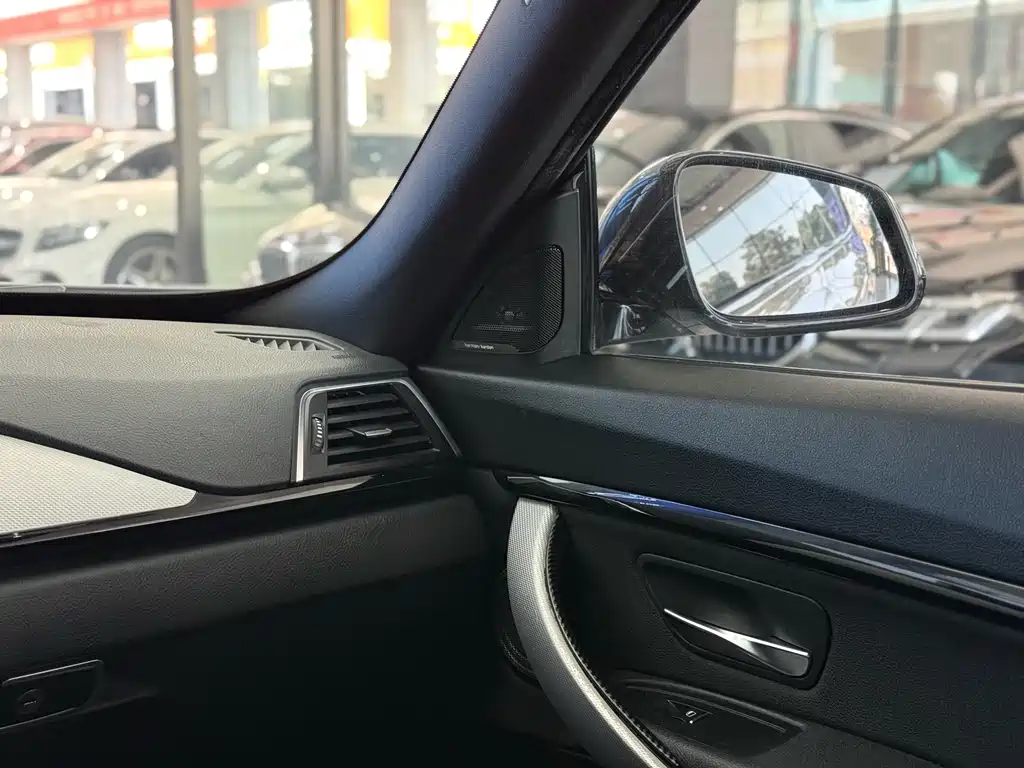 BMW 3 Series GT 2018 — фото 13