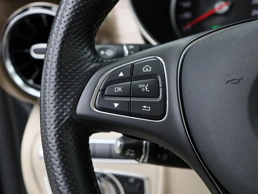 Mercedes-Benz V-Class 2021 — фото 16
