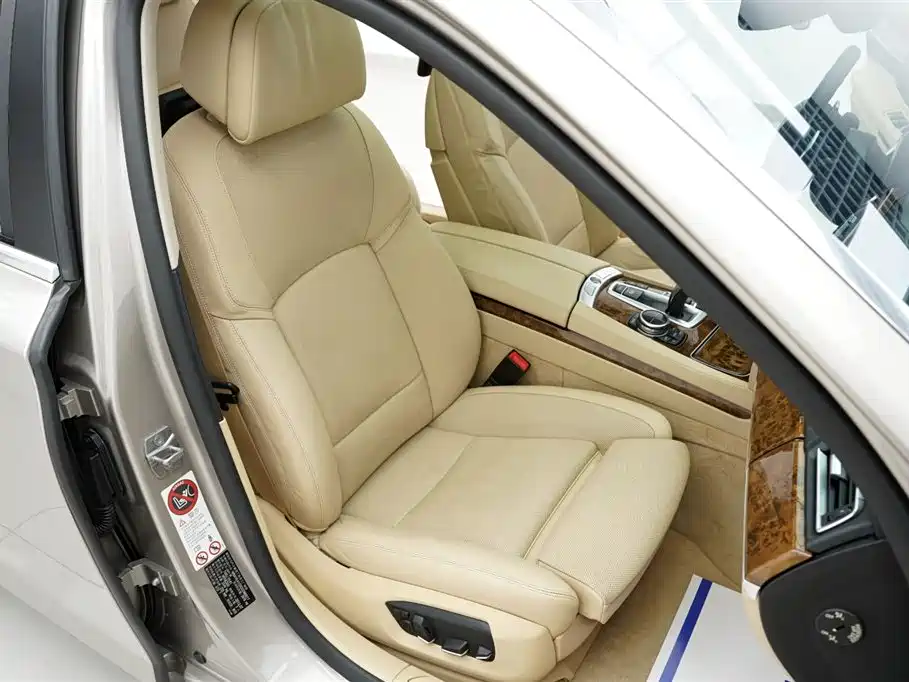 BMW 7 Series 2015 — фото 15