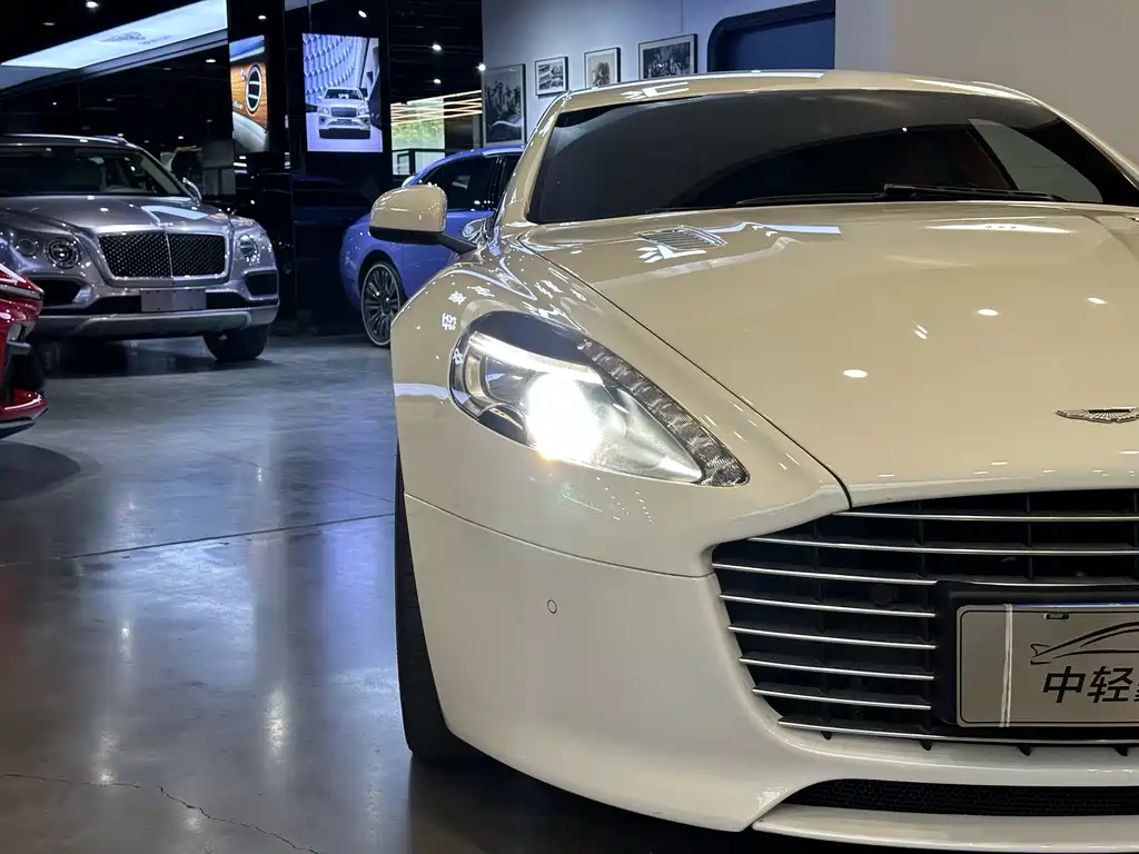 Aston Martin Rapide 2017 — фото 6