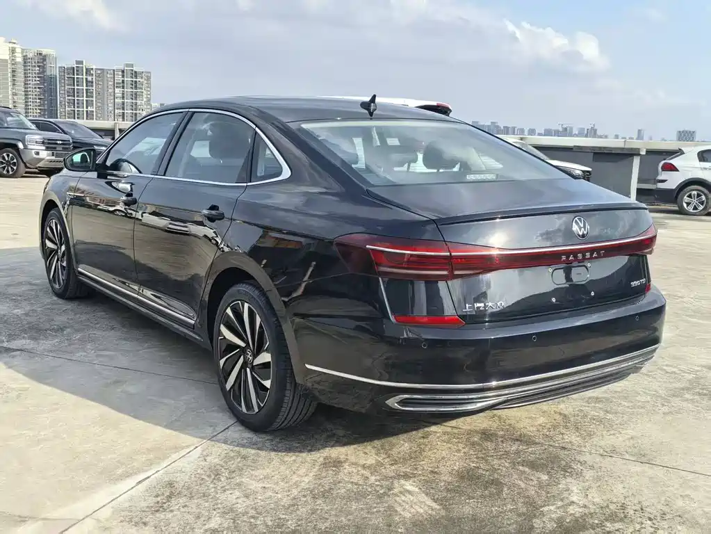 Volkswagen Passat 2023 — фото 14