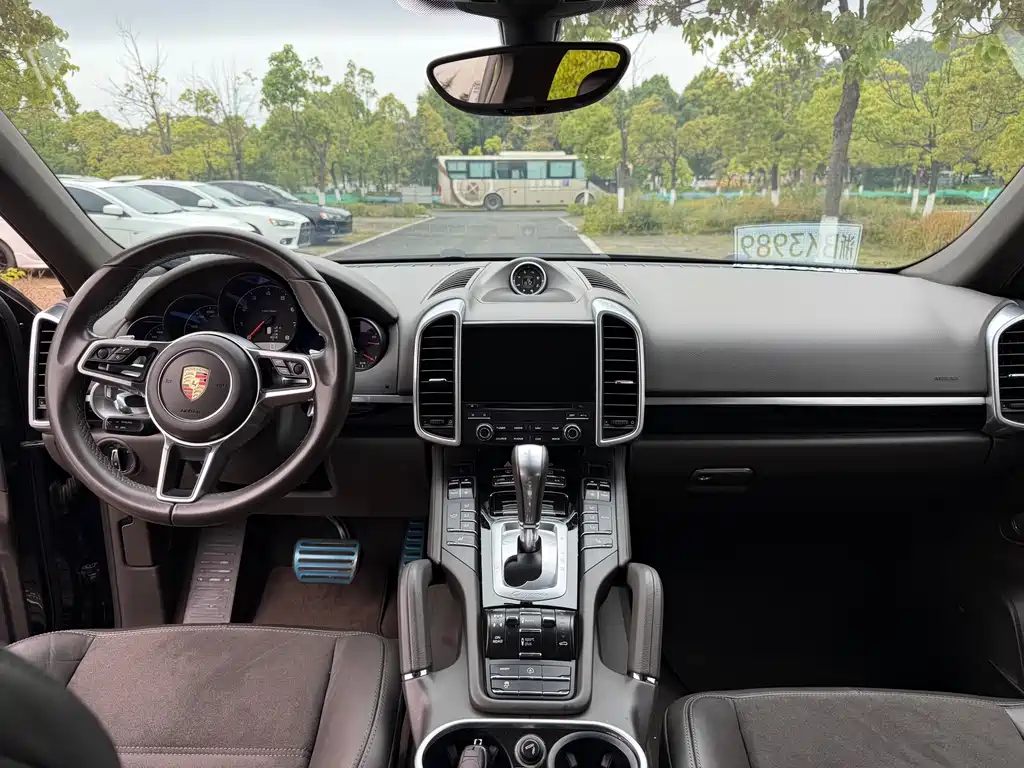 Porsche Cayenne 2017 — фото 10