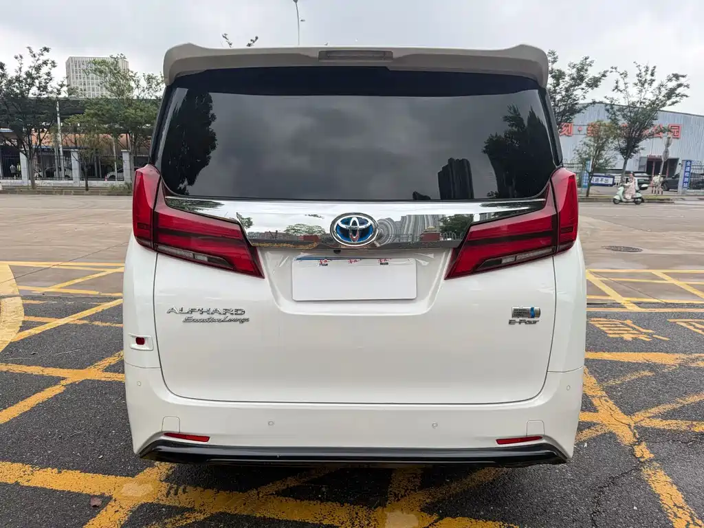 Toyota Alphard 2022 — фото 4