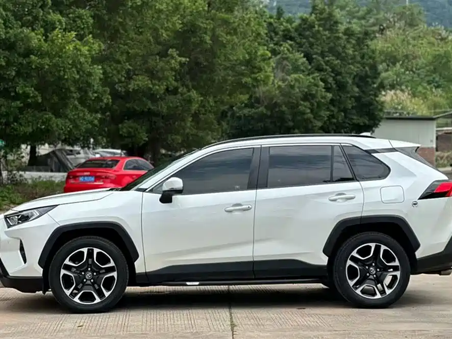 Toyota RAV4 2019 — фото 9