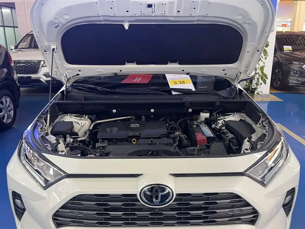 Toyota RAV4 2019 — фото 17