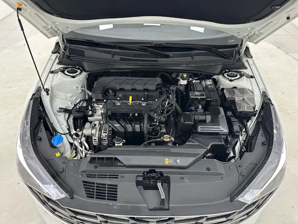 Hyundai Elantra 2023 — фото 18