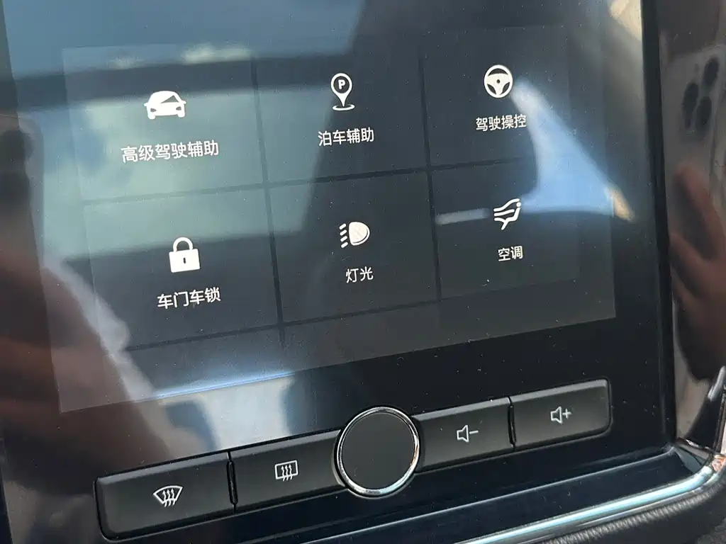 Roewe RX5 New Energy 2018 — фото 14
