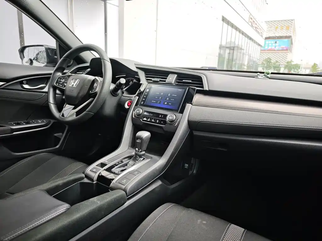 Honda Civic 2022 — фото 11