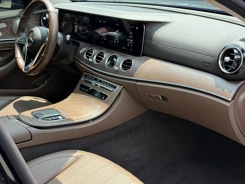 Mercedes-Benz E-Class 2022 — фото 16
