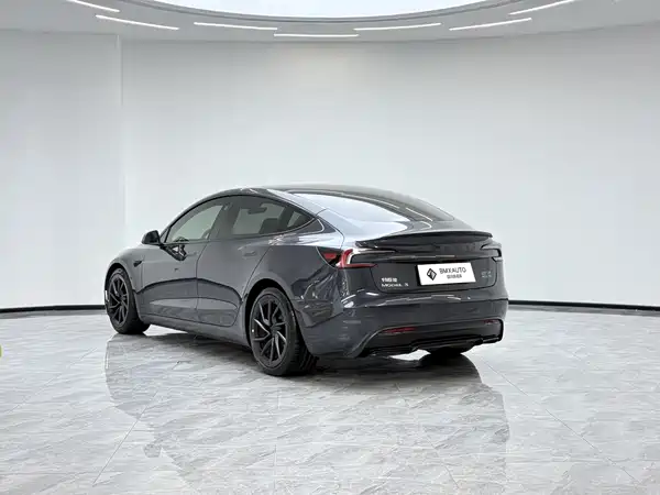 Tesla Model 3 2024