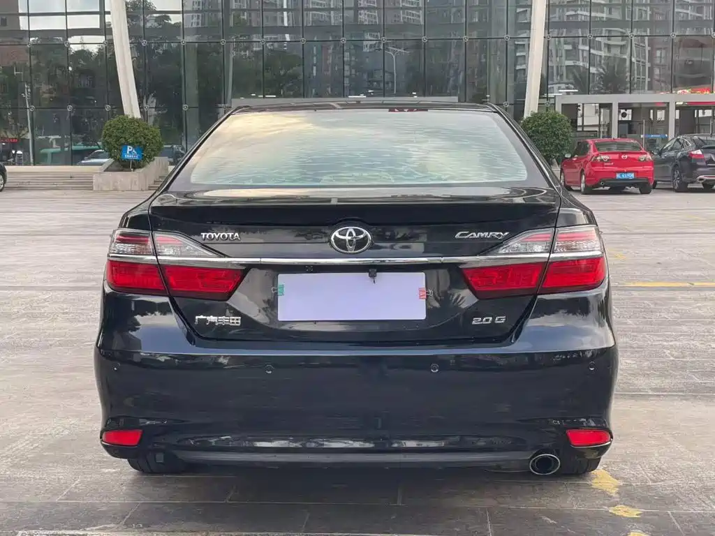 Toyota Camry 2017 — фото 8