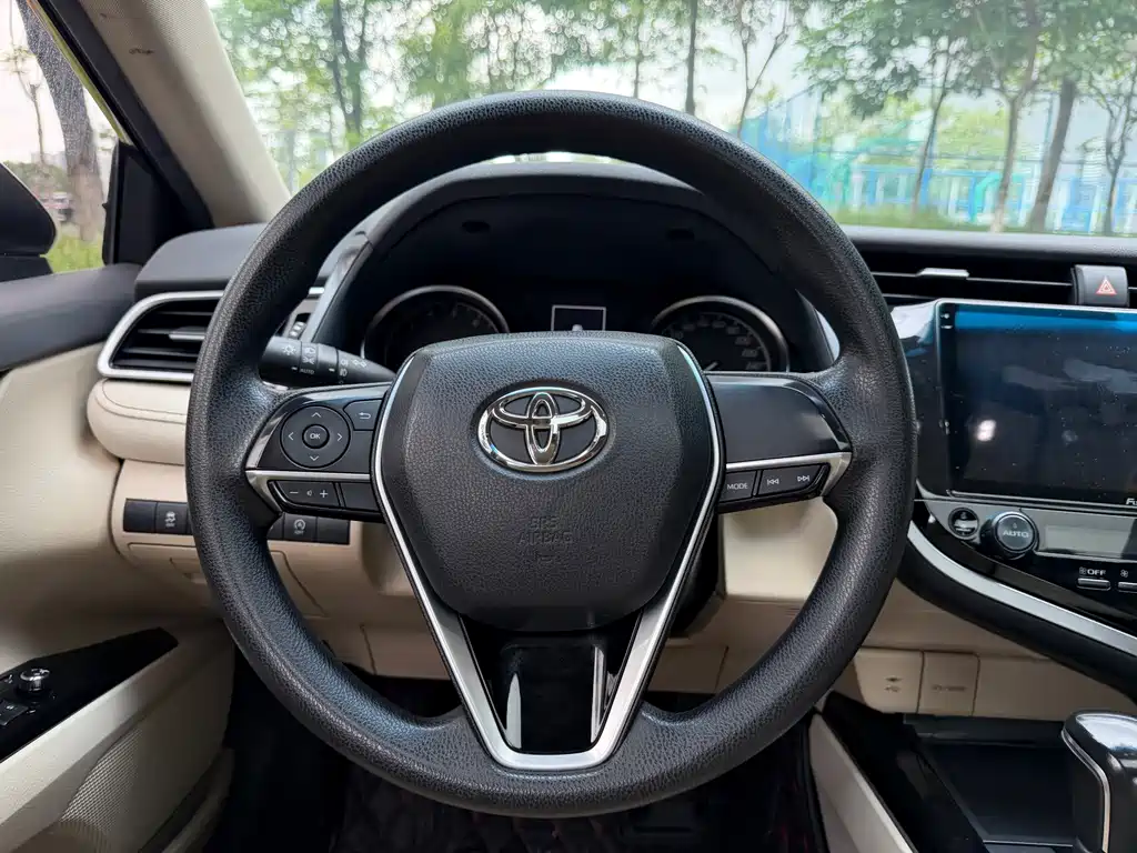 Toyota Camry 2019 — фото 11
