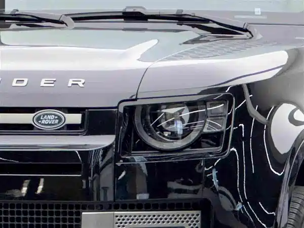 Land Rover Defender 2025