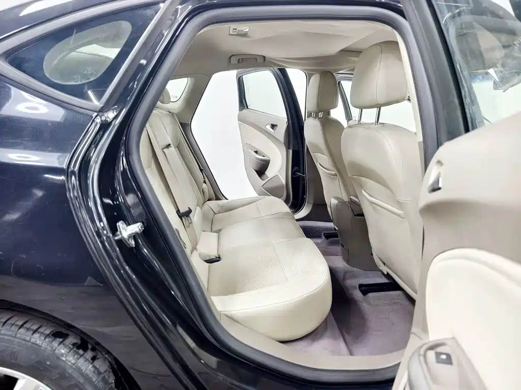 Buick Excelle 2015 — фото 16