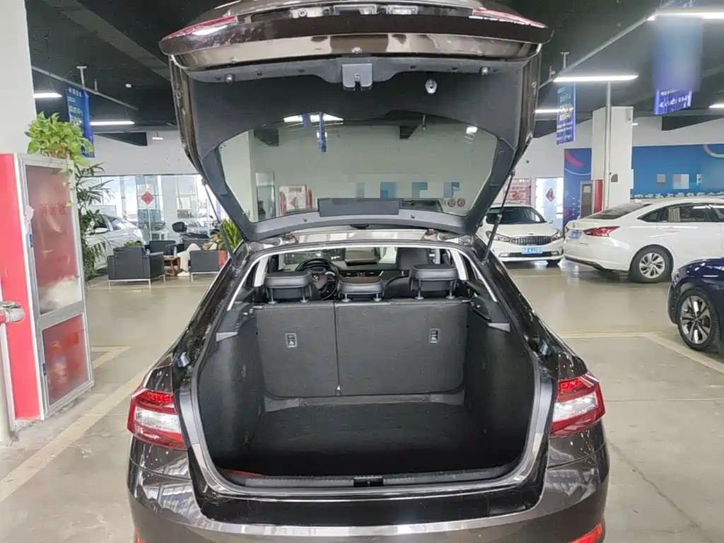Skoda Octavia 2018 — фото 19
