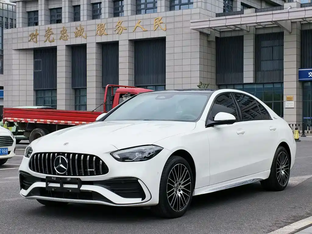 Mercedes-Benz C-Class 2025 — фото 1