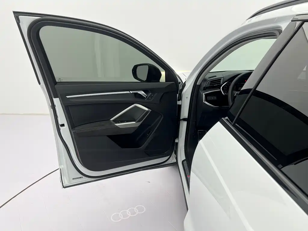 Audi Q3 2022 — фото 23