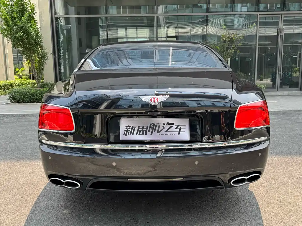 Bentley Flying Spur 2019 — фото 14