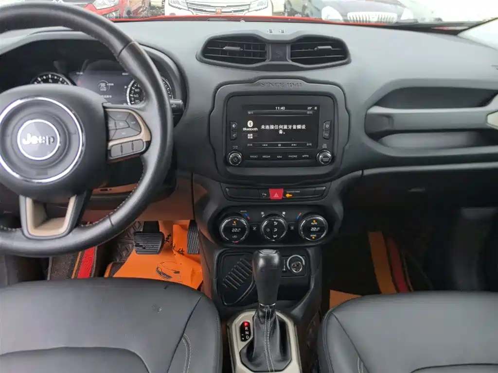 Jeep Renegade 2018 — фото 13