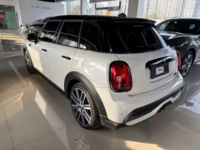 MINI MINI 2023