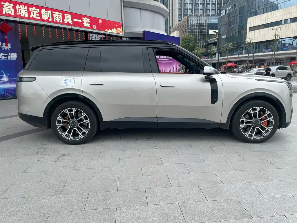 Lynk & Co 900 2025
