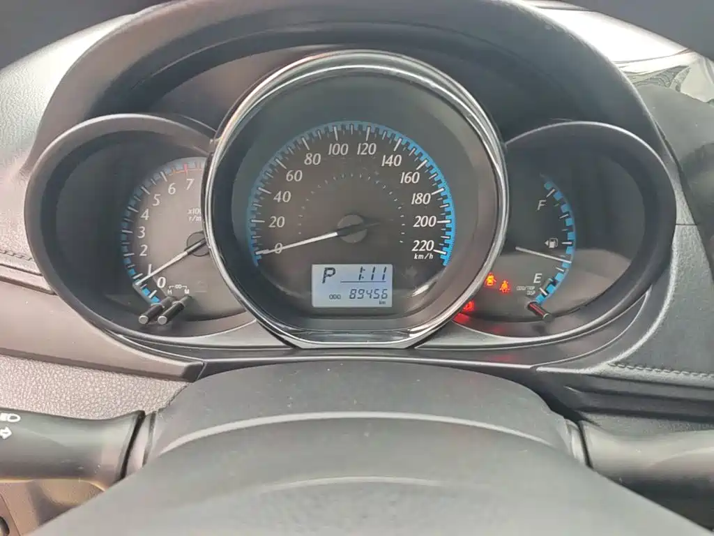 Toyota Yaris L 2019 — фото 12