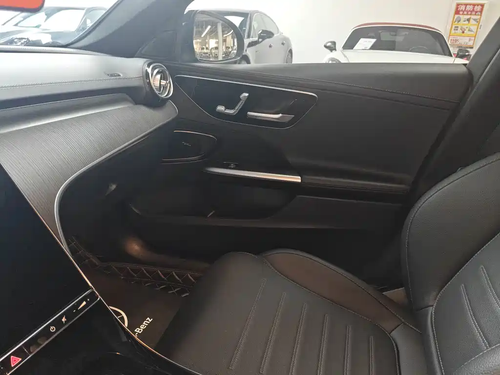Mercedes-Benz C-Class 2023 — фото 7