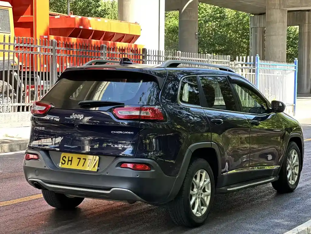 Jeep Cherokee 2018 — фото 6