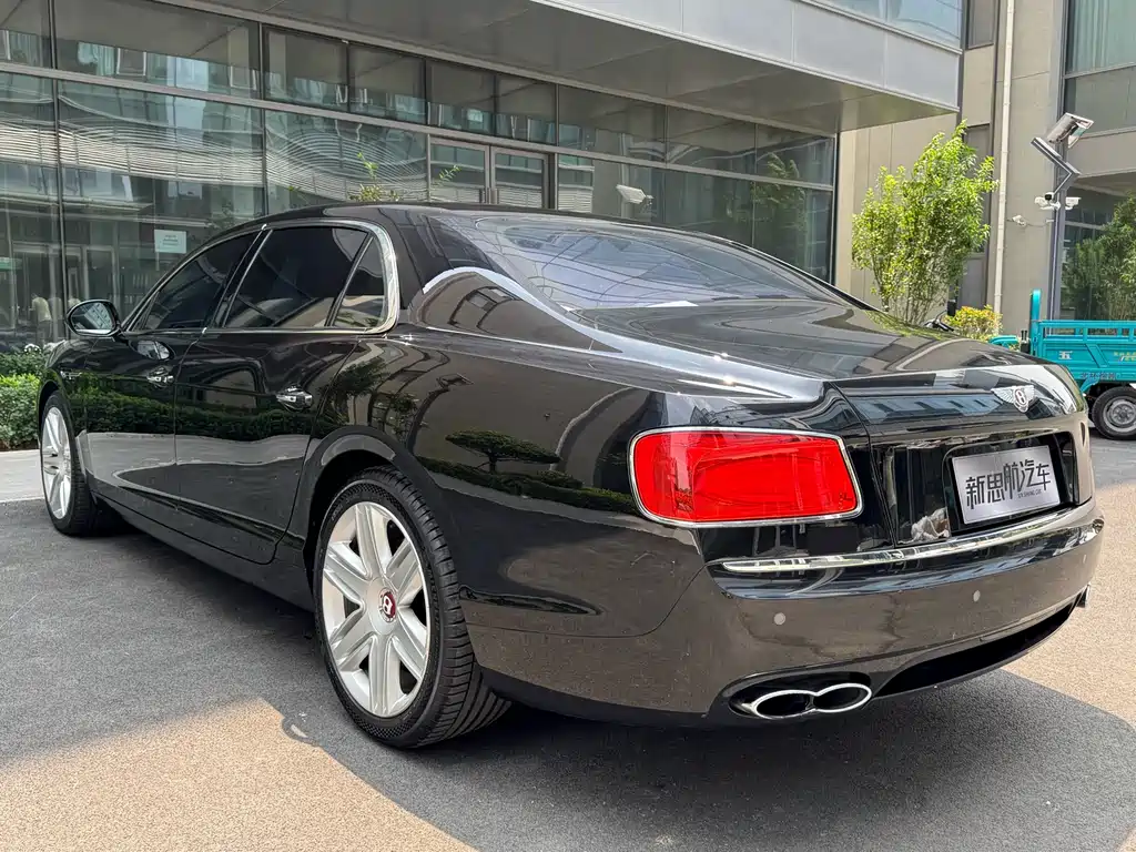 Bentley Flying Spur 2019 — фото 15