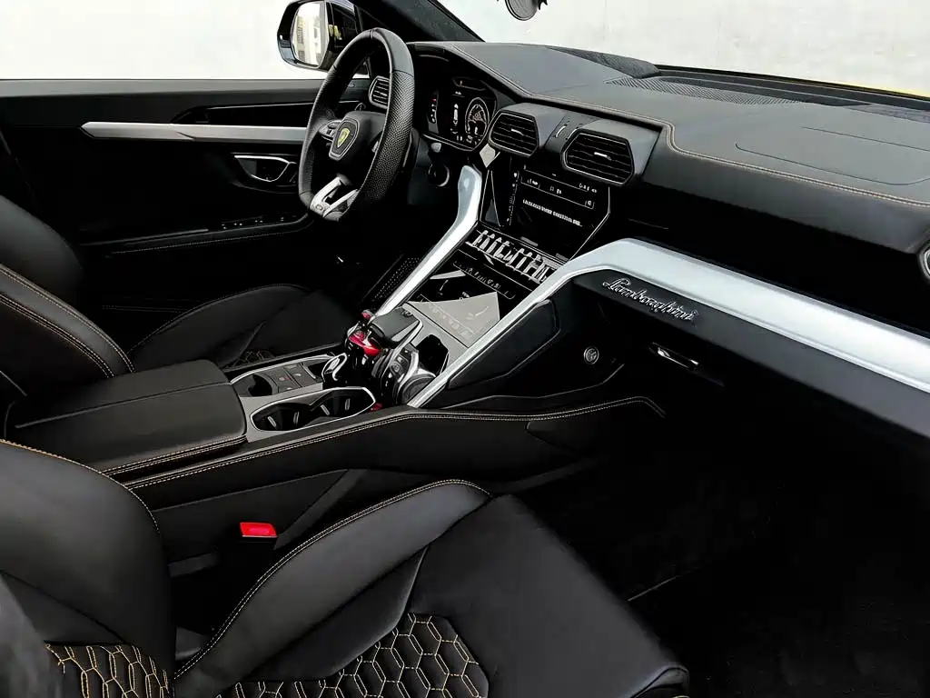 Lamborghini Urus 2020 — фото 21