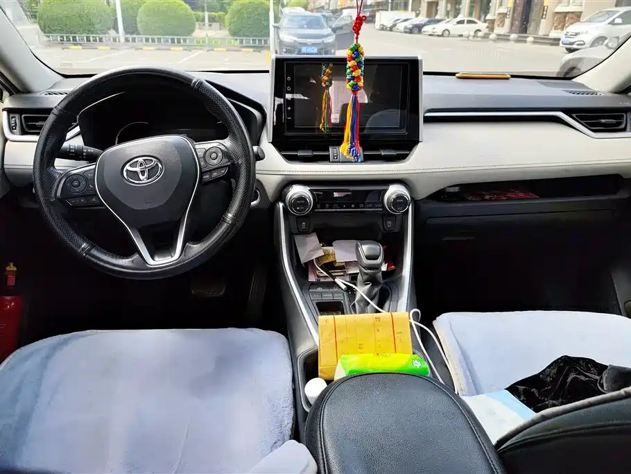 Toyota RAV4 2020 — фото 12