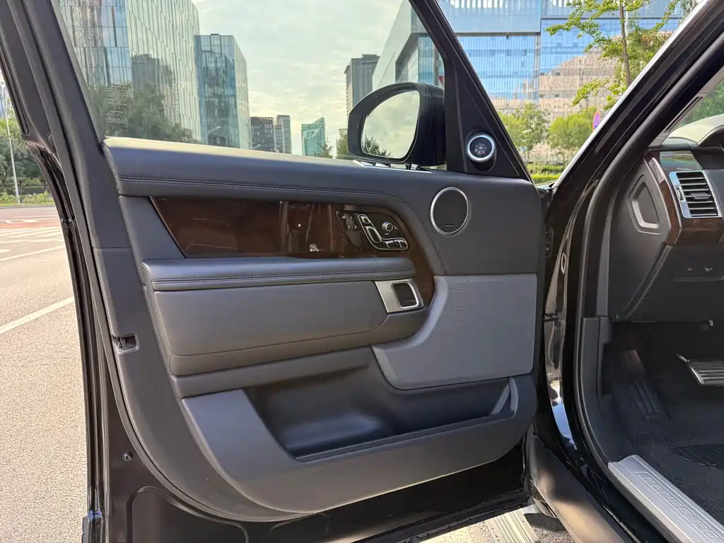 Land Rover Range Rover 2022 — фото 18